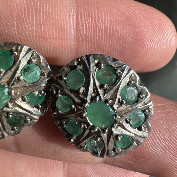 Natural emerald and ( Sterling silver?) earrings - Picture 4 of 16